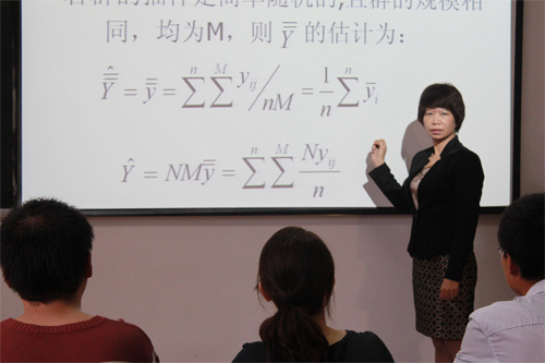 吴群英教授在为学生授课